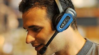 Das ergonomische SRX2-Headset ist ausgestattet mit Spracherkennung und Geräuschdämmung. (Bild: Vocollect)