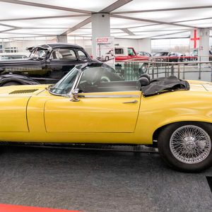 Den zweithöchsten Preis erzielte der Jaguar E-Type Series III V12: Er wurde für 59.400 Euro verkauft.(Bild:  Classicbid)