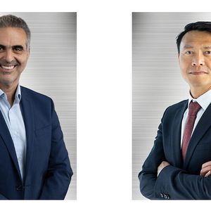 Pablo Di Si (links) wird ab dem 3. August Chief Performance Officer und Tianshu Xin (rechts) übernimmt ab dem 3. August die Verantwortung für die Region China und Asien-Pazifik.   (Bild:  Stellantis)