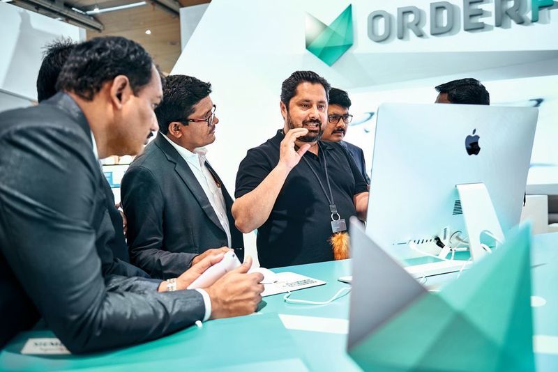 Information aus erster Hand: Mitarbeiter von Orderfox supporten Kunden bei der Registrierung (Orderfox)
