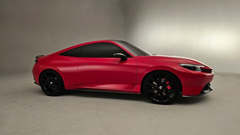 Der Zweitürer steht auf 20-Zoll-Felgen satt und breit da, die Linienführung ist sportlich-klassisch. (Bild: Honda)