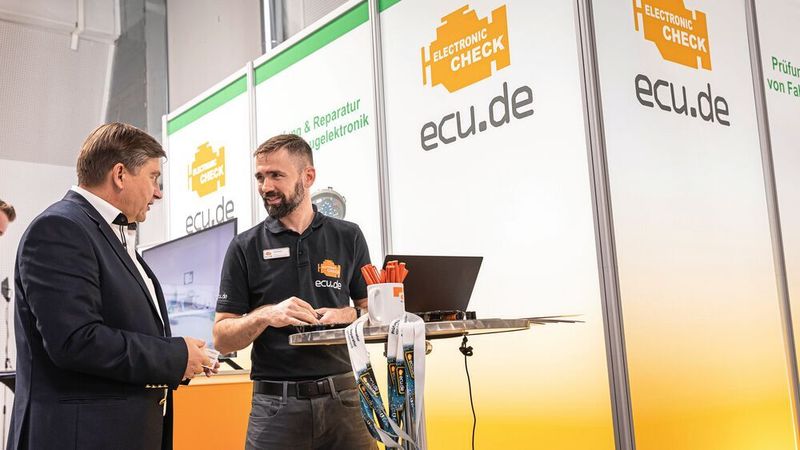„Ecu.de“ steht für die Reparatur und Prüfung von Steuergeräten. Der Elektrikdienstleister sitzt in Zittau/Sachsen.  (Stefan Bausewein)
