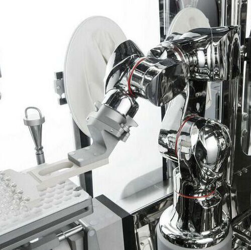 The robotic solutions integrated with Injecta consist of several modules, each equipped with one or more robots capable of automating the entire production process. 