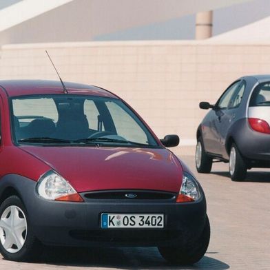 Vor VW oder Opel wagte Ford vor 30 Jahren als erste deutsche Marke den Schritt ins Segment der viersitzigen Kleinstfahrzeuge – und der Ka avancierte zum Millionseller.  (Bild: Ford AG)