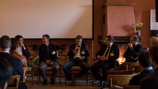 Mit einem zusammenfassenden Kamingespräch wird auch das Leichtbau Symposium 2021 enden. Erstmals ist auch eine digitale Teilnahme möglich. (Automotive Management Consulting/Artur Feller)