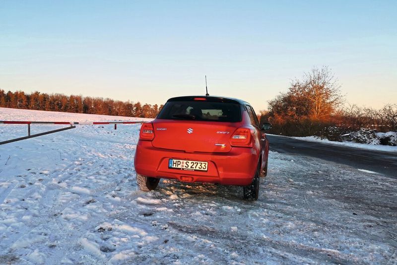 Variabel sind lediglich die Getriebe- (CVT oder 5-Gang-Schaltung) und Antriebsart (Front oder Allrad). (Sven Prawitz/»Automobil Industrie«)