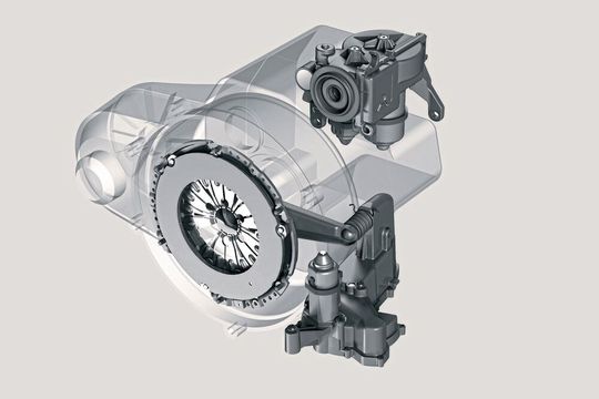 Kupplungs- (vorn) und Getriebeaktuator unterscheiden das automatisierte Schaltgetriebe vom Handschalter. Kupplungs- (vorn) und Getriebeaktuator unterscheiden das automatisierte Schaltgetriebe vom Handschalter.