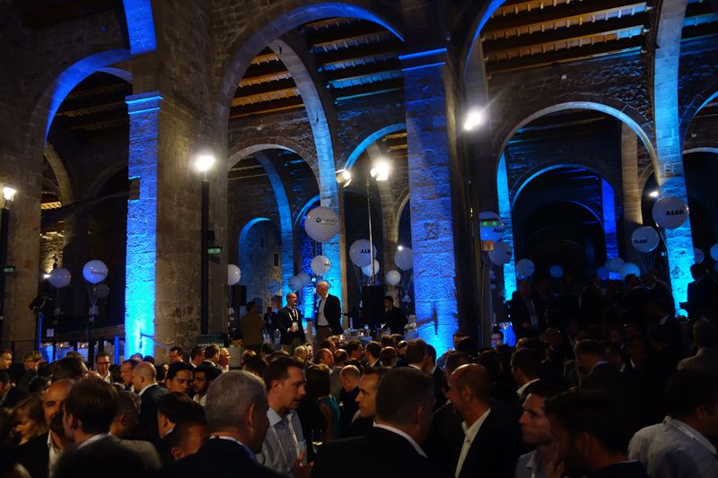 Dank der Luftballons fand man seinen Platz sehr schnell. (Bild: IT-BUSINESS)