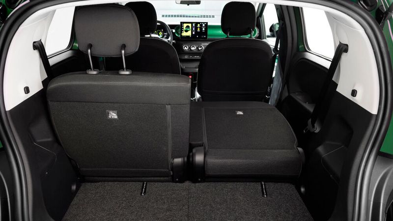 Die Rückbanklehne des Twingo lässt sich im Verhältnis 50:50 nach vorne klappen. (Bild: Renault)