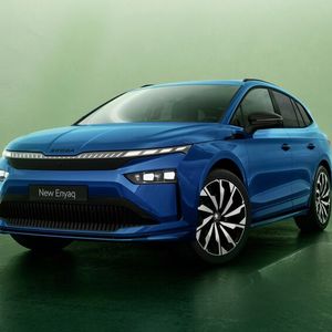 Innerhalb des Konzerns steht auch der Skoda Enyaq als direkte Alternative zum ID4 bereit. Der Tscheche ist frisch geliftet.(Bild:  Skoda)