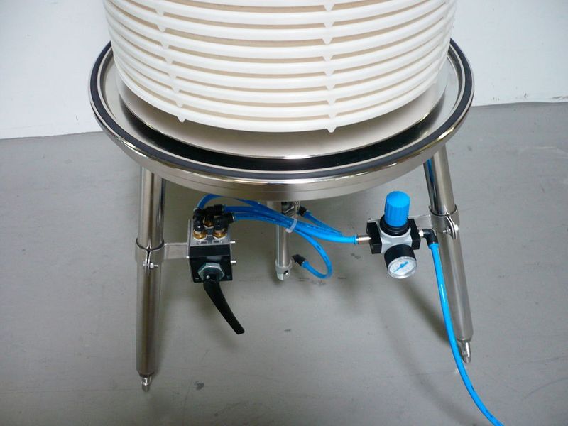 Module and depth filter housing with hygienic clamping unit (Sommer & Strassburger)