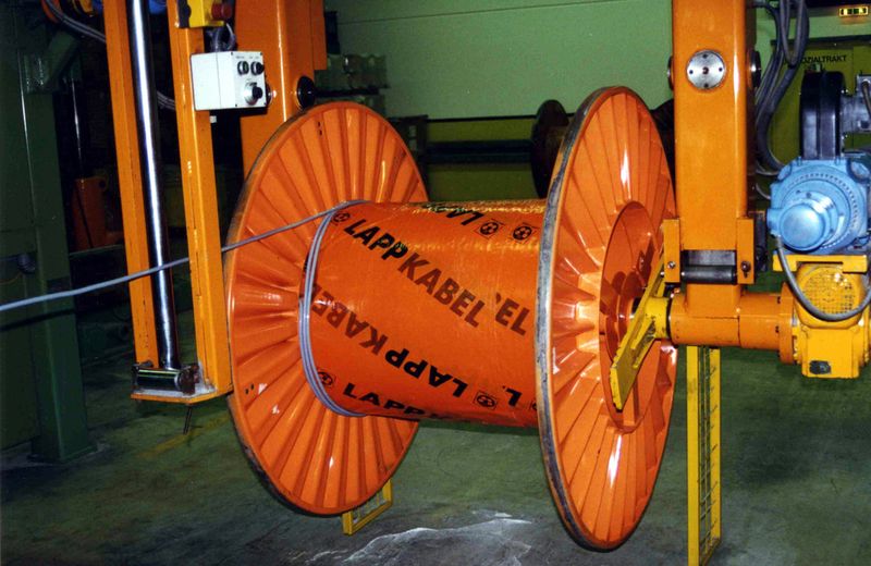 Bild 9: Kabelrollen 1995 (Bild: Lapp)