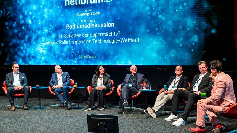 Im Schatten der Supermächte? Jan Moll, Johannes Jakob, Petra Jenner, Prof. Steffen Eckhard, Dr. Tilo Steiger, Volker Kaufmann und Dietmar Dahmen (v. l.) über Europas Rolle im globalen Technologie-Wettlauf (Bild: dtm group)