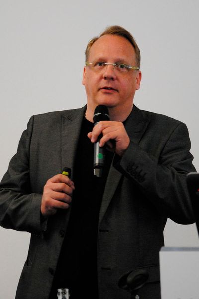 Die Aufsichtsbehörden kontrollieren, wie konsequent Unternehmen gegen Geldwäsche vorgehen. Besuche in Autohäusern und Werkstätten gehören dazu. In Mecklenburg-Vorpommern übernimmt dies Matthias Mantei vom Wirtschaftsministerium. Er gab Tipps, wie man sich bei einer Prüfung am besten verhält.  (Baeuchle/»kfz-betrieb«)