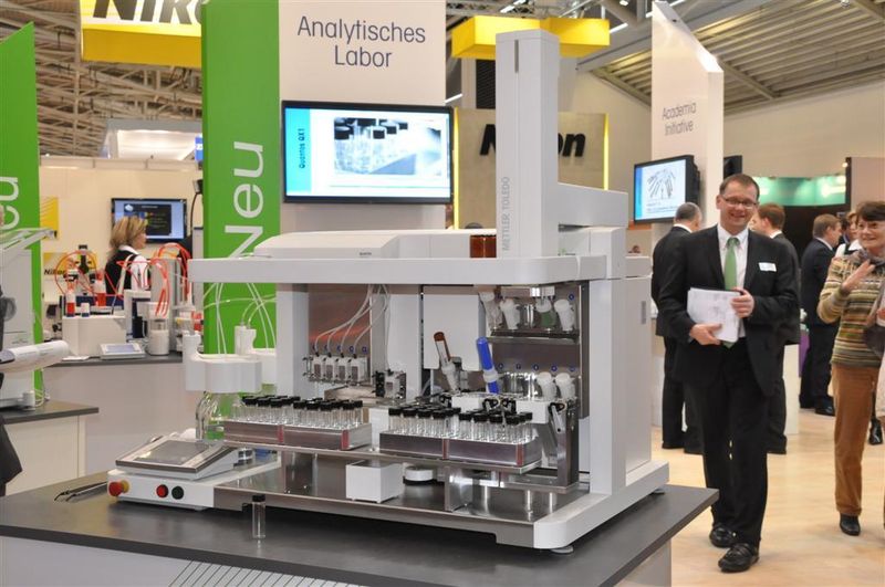 Quantos 2 von Mettler Toledo eignet sich jetzt auch für die Flüssigdosierung z.B. In der HPLC. (Archiv: Vogel Business Media)