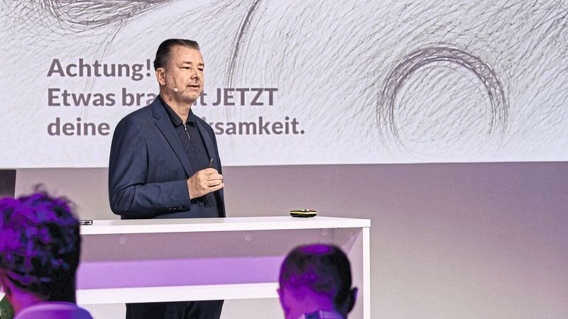 Führungscoach Heiko Nunier schilderte, wie Führungskräfte im Wandel der Kfz-Branche Orientierung erhalten. (Bild: Stefan Bausewein)