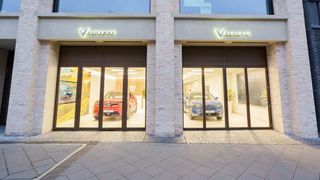 Vinfast hat am zweiten Adventswochenende in Köln seinen ersten deutschen Flagship-Store eröffnet. (Bild: Vinfast)