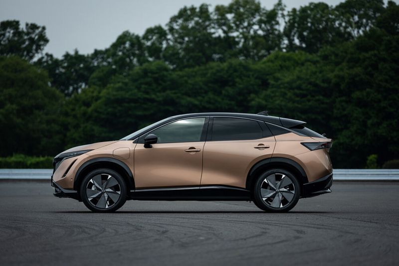Der Ariya basiert auf einer neuen Plattform des Renault-Nissan-Konzerns und liegt zwischen den SUVs Qashqai und X-Trail. (Bild: Nissan)