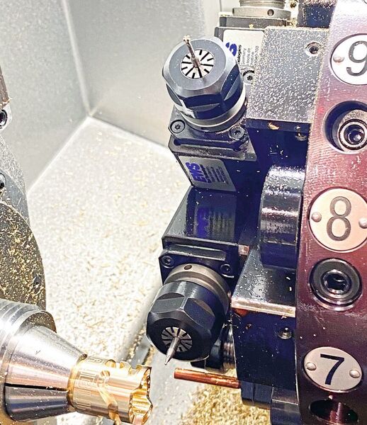 Der kompakte Präzisionsrevolver der Schaublin 302 verfügt über zwölf Positionen für Werkzeughalter Sauter VDI 16, die alle mit einer zentral positionierten Kühlmittelzufuhr ausgestattet sind (darunter sechs für angetriebene Werkzeuge). (Anne Richter, SMM)