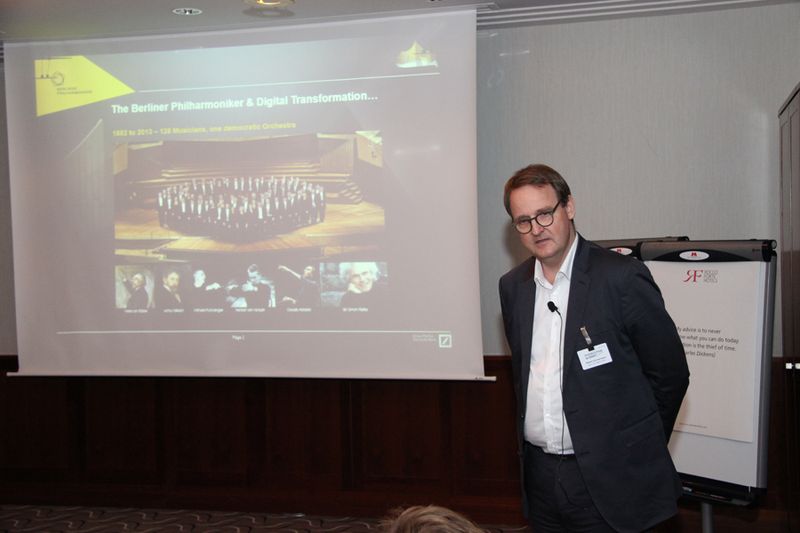 Dass das Thema Digitalisierung auch vor der Musikbranche nicht Halt macht, ist bekannt. Um diesem Wandel entgegenzuwirken, entwickelte Robert Zimmermann, Geschäftsführer der Berlin Phil Media GmbH, bereits in 2008 die „Digital Concert Hall“.  (Bild: Vogel IT-Medien)