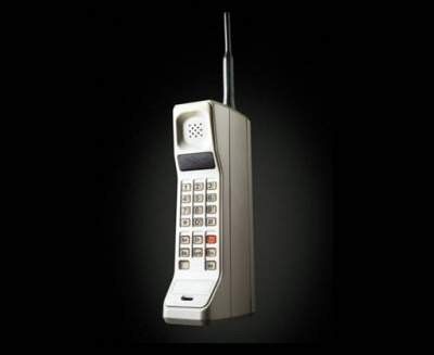 Vor 40 Jahren erfand Martin Cooper das Handheld-Mobiltelefon ... und es hatte fast das Format einer Schuhschachtel (Bild: Motorola)