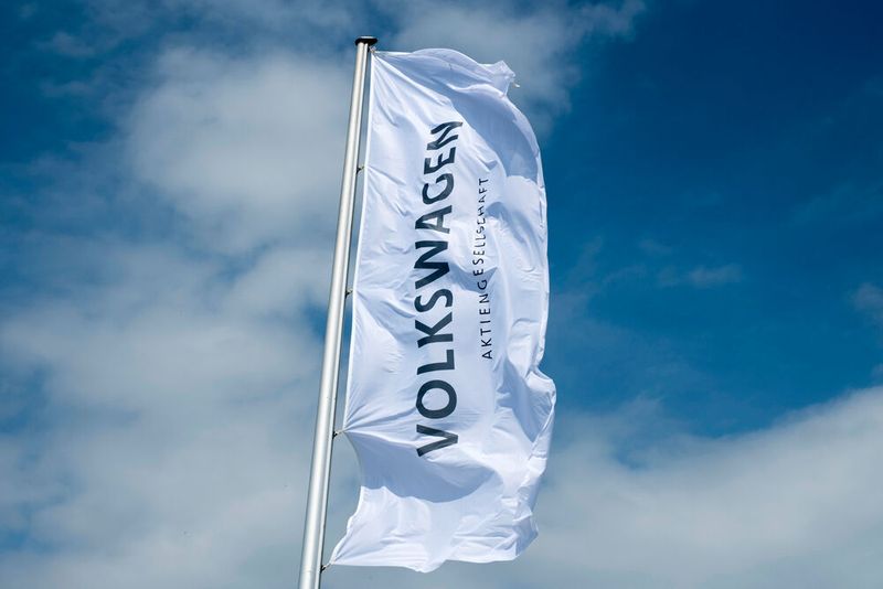 Zum 01. April 2024 werden die Volkswagen Marken-Vorstandsbereiche New Mobility und Technische Entwicklung wie geplant zusammengelegt. Die Leitung dafür wird Volkswagen-Entwicklungschef Kai Grünitz übernehmen – Thomas Ulbrich, der derzeitige Vorstand New Mobility wird Entwicklungschef des Volkswagen Konzerns in China. (Bild: Volkswagen AG)