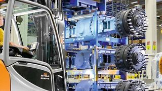 Still präsentierte auf der Cemat das weltweit erste autonome Flurförderfahrzeug. (Still)