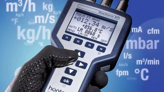 Das multifunktionale Handgerät mit Datenlogger flowtherm NT zeichnet sich durch die Vielfalt der anschließbaren Sensoren aus.  (Bild: Höntzsch)