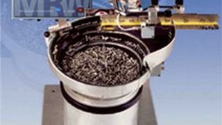 In der Eingangs- oder Endkontrolle eignet sich der Robo-Pot SV1 als Identteilprüfgerät im 0,1 mm Bereich sowie zum Abzählen und Verpacken.  Bild: MRW (Archiv: Vogel Business Media)