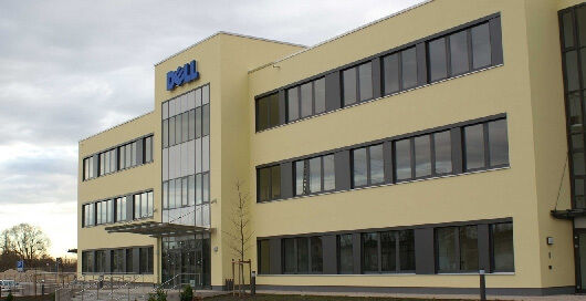 Die rund 600 Mitarbeiter im Stammsitz von Dell Frankfurt am Main betreuen in erster Linie Großkunden sowie kleine und mittlere Unternehmen. 800 Mitarbeiter arbeiten von Halle (auf dem Foto) aus für Auftraggeber der öffentlichen Hand, Unternehmens- und Privatkunden sowie Dell-Channel-Partner, Der Service-Geschäftsbereich ist mit 100 Mitarbeitern in München vertreten. Es sind insgesamt also 1500 Dell-Mitarbeiter in Deutschland. (Archiv: Vogel Business Media)