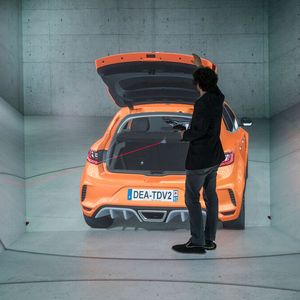 Auch menschliches Verhalten soll in den virtuellen Entwicklungsprozess miteinbezogen werden.(Bild:  Autoren-Union Mobilität/Renault)