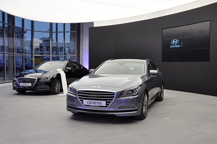 Zum Betrieb gehört ein exklusiver Showroom für den Genesis. (Foto: Wehner)