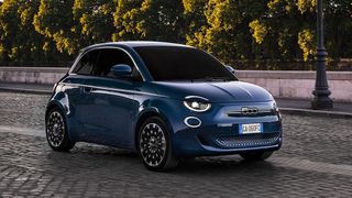 Der Fiat 500e wird mit Wechsel-Akkus von Ample ausgerüstet. (Bild: Fiat)