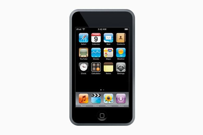 Der am 5. September 2007 vorgestellte iPod touch hat die revolutionäre Multi-Touch-Benutzeroberfläche, die das iPhone zu einem Hit gemacht hat, auf den iPod mit einem 3,5 Zoll großen Widescreen Display gebracht. (Bild: Apple)
