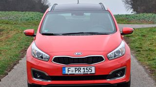 Die „Tigernase“ macht auch beim Ceed Sportswagon klar: Hier kommt ein Kia. (Foto: Wehner)