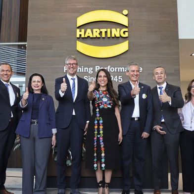 Harting-Führungskräfte und Regierungsbeamte aus dem Bundesstaat Guanajuato sowie der Stadt Siloa feiern 10 Jahre Harting in Mexiko. (Bild: Harting)