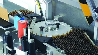 Eine kompakte Komplettlösung für die Etikettierung.  (Bild: Bausch+Ströbel)