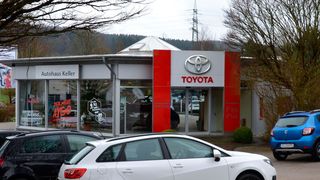 Das Kreuztaler Autohaus Keller hat einen separaten Verkaufspavillon. (Mauritz)