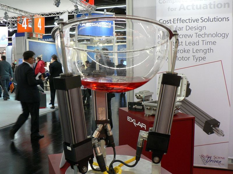 In den Messehallen gab es die unterschiedlichsten Dinge zu entdecken. Hier wurde vielleicht ein Zaubertrank geschwenkt. (Archiv: Vogel Business Media)