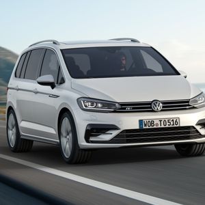 Der neue Touran orientiert sich im Design am Golf Sportsvan oder auch dem neuen Passat. (Foto: Volkswagen)