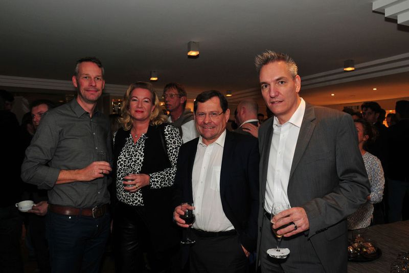 Gute Laune bei Stefan Krohn, Ina und Axel Berger mit Wolfgang Michel – die CG Car-Garantie Versicherungs-AG war erstmals als Sponsor der Herbstakademie an Bord.  (Zietz / »kfz-betrieb«)