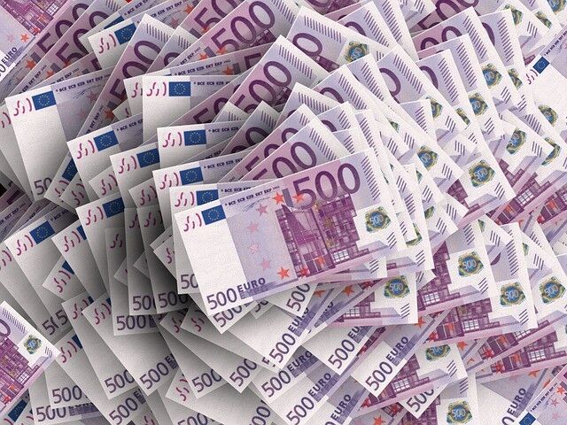 Die befragten Einkäufer verdienen im Schnitt 60.663 Euro, die Einkaufsleiter durchschnittlich 85.788 Euro. (Bild:  Public Domain CC0/Pixabay)