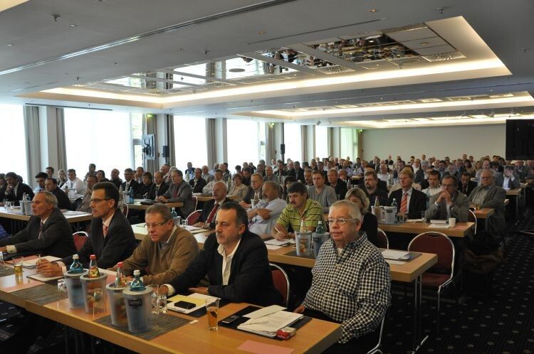 Zur Tagung waren über 200 Teilnehmer nach Frankfurt gekommen. (Foto: Richter)