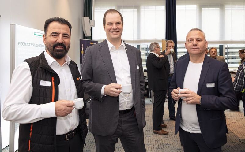 Dialog und Austausch in den Pausen sind ein wichtiger Aspekt des Networkings am Swissmem Zerspanungsseminar. (Bild: Matthias Böhm)