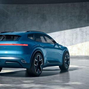 Das Exterieur ist zugleich eine Projektionsfläche für KI-gestützte Licht- und Display-Systeme.(Bild:  Volkswagen AG)