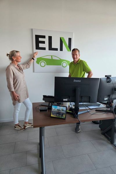 Prokuristin Marion Müller-Höntges und Geschäftsführer Markus Hamacher in den neuen Räumlichkeiten (Bild: ELN Systems)