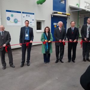 Mit einer offiziellen Zeremonie, wurde die weltweit erste Up-Cycling-Anlage für Fluorpolymere in Betrieb genommen.