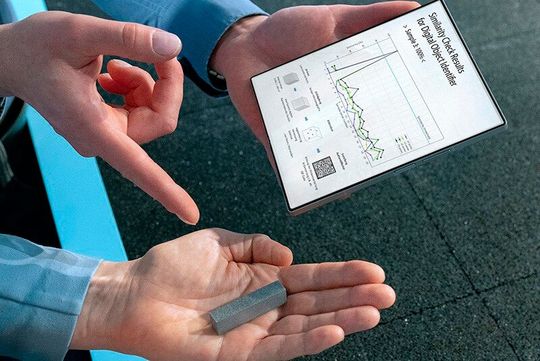 Kontra! Die Bundesanastalt für Materialforschung (BAM) hat eine pfiffige Möglichkeit entwickelt, mit der man additiv gefertigte Bauteile zweifelsfrei erkennen, zuordnen und rückverfolgen kann, um die Qualität zu sichern, oder Plagiatoren das Handwerk zu legen.(Bild:  BAM)