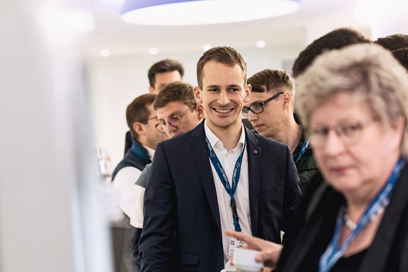 In den Pausen lohnte sich ein Besuch der Ausstellung. (Bild: Stefan Bausewein)