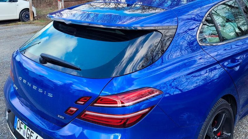 3. Die Rückleuchten Die markante Formensprache setzt sich am Heck fort. Genau genommen bestehen die Rückleuchten sogar aus jeweils vier Einheiten, was in der Produktion bestimmt nicht gerade billig ist. (Wehner/»kfz-betrieb«)